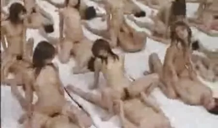 日焼けした美しさとプールの近くのセックス 動画 女性 av