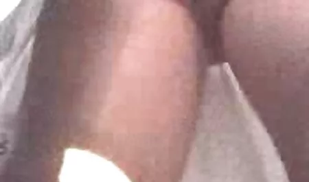 男はバスルームの外にずさんな若い女の子を投稿しました 女子 向け アダルト 動画