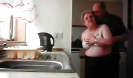 若い男によって口の中で精液の発疹を経験している女性 sex 動画 女性 向け