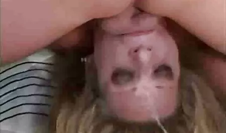 一度に二つの穴に開発された美しい赤ちゃん 女の子 の ため エロ 動画