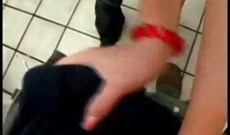 カップルはお互いを愛し、歓喜のセックスのピークを経験し、ベッドの上で熱い 女性 向け av 無 修正