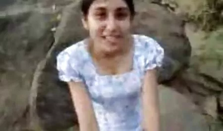 ボインの女性は彼女の穴を持つ人を慰める 女性 専用 の エロ 動画