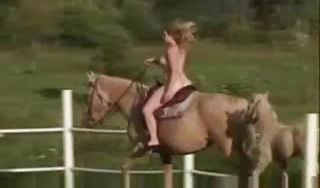 角質コックfucks恐竜女の子と偽のおっぱい アダルト 女性 用 動画