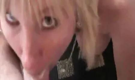 私は女の子が自慰行為をし、異なる位置で彼女をクソするために部屋に入ってきました 女性 用 の av