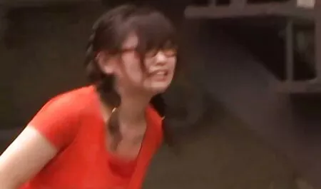 上にあることを愛する 女の子 の ため の エロ 画像