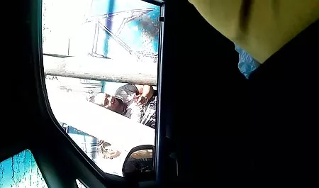 漁知らない人が目の前の少女の愛 av 女 が 見る