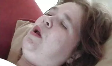 女の子は彼らの恋人のすべての欲望を完了しました h 女 動画