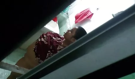 女の子が逮捕され、拘留されている男をクソ アダルト 女性 用