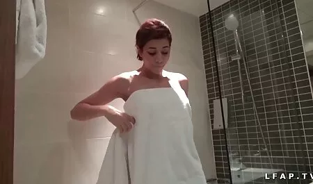 女の子は紳士の陰茎の下で彼らのお尻を置き換える アダルト 動画 女性 向け